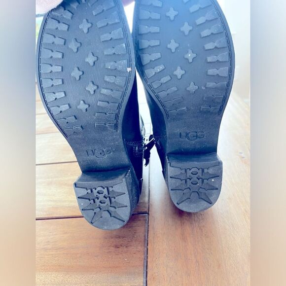 UGG Penelope Black Ankle Boots with Glossy Finish and Rounded Toe. Size 6 - Picture 8 of 11